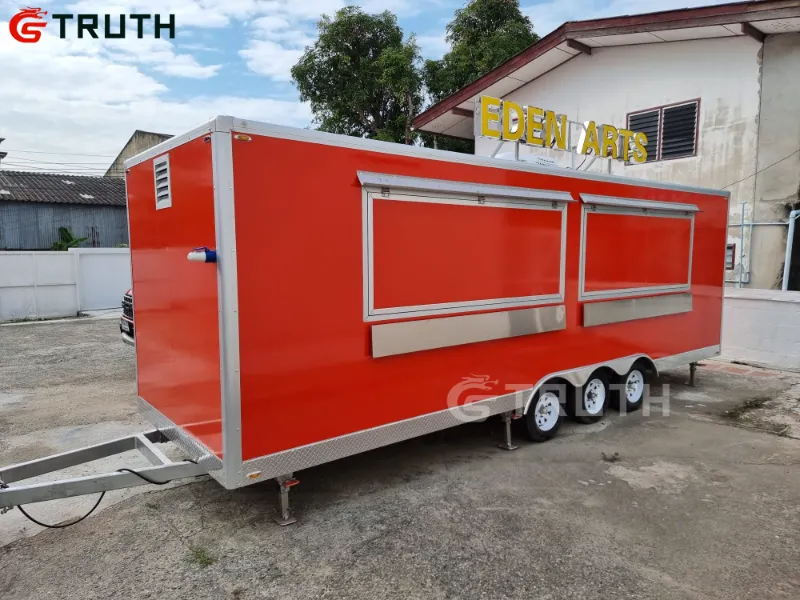 Thaise klant lanceert met succes een pizza- en barbecuebedrijf met een 6,7 m lange rode voedseltrailer van Qingdao Truth Technology